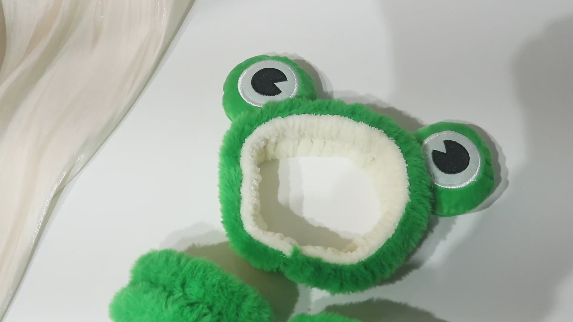 Spa Diadema y Muñequera Froggy Totemica | Cosméticos al por mayor