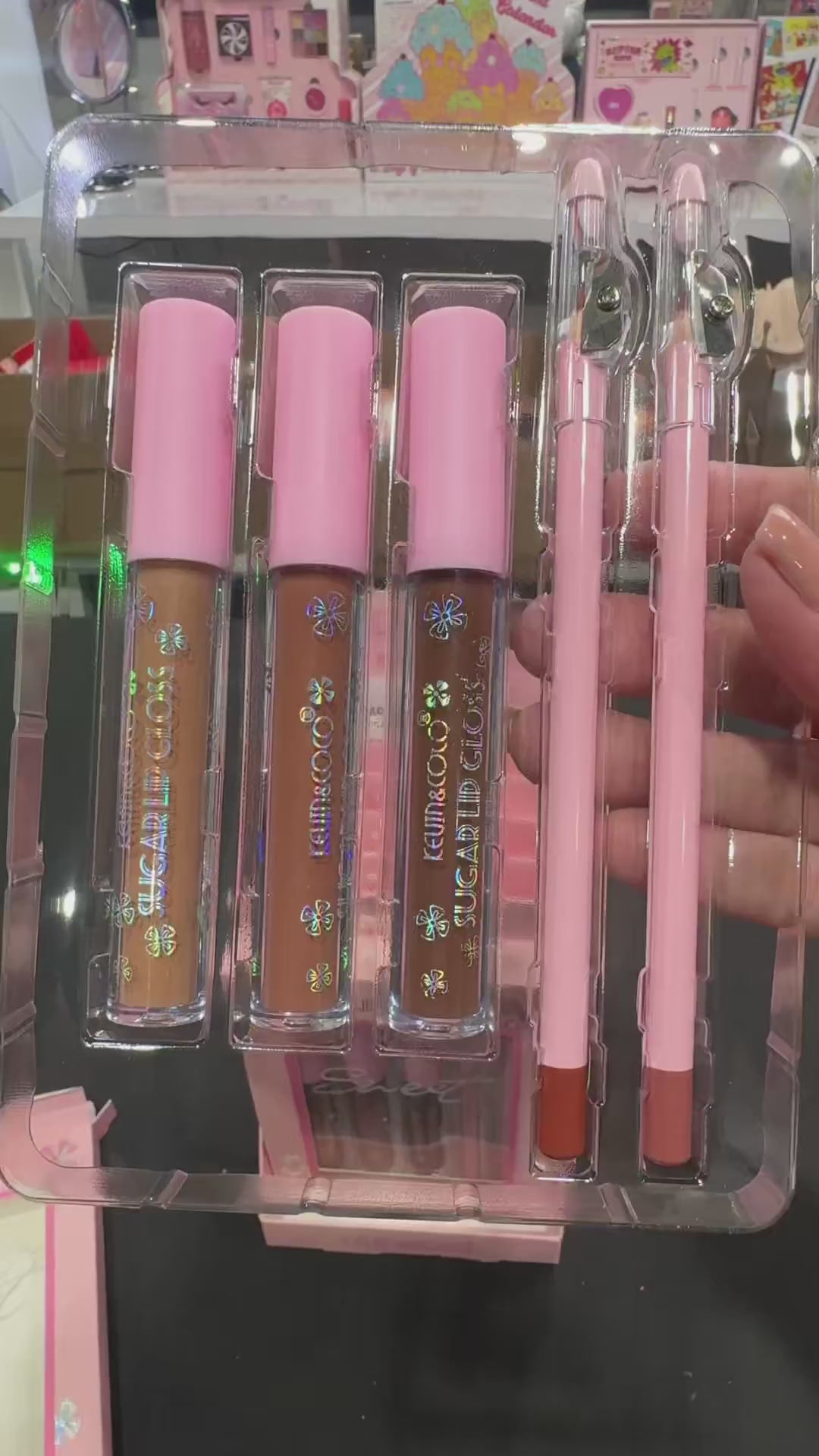 Colección de Brillos y Delineadores de Labios Kevin & Coco | Cosméticos al por Mayor