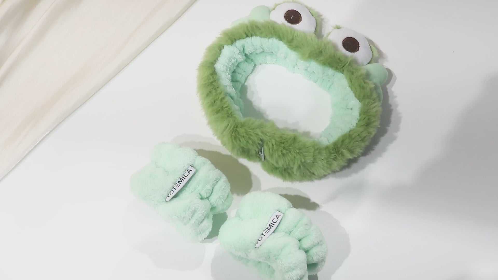Spa Diadema y Muñequera Monster Totemica | Cosméticos al por mayor