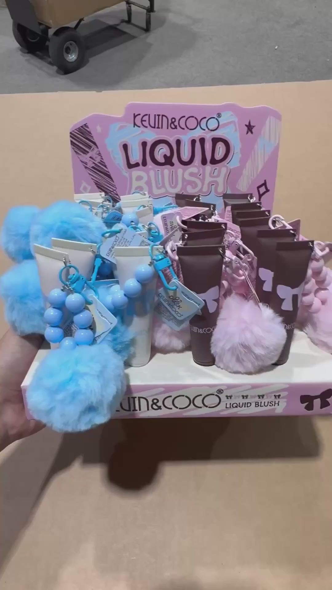 Rubor Líquido Bow con llavero Kevin & Coco | Cosméticos al por Mayor