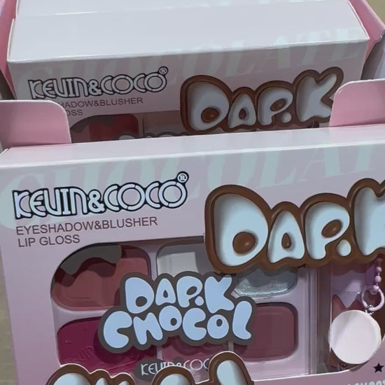 Paleta y Brillo de Labios Kevin & Coco | Cosméticos al por Mayor