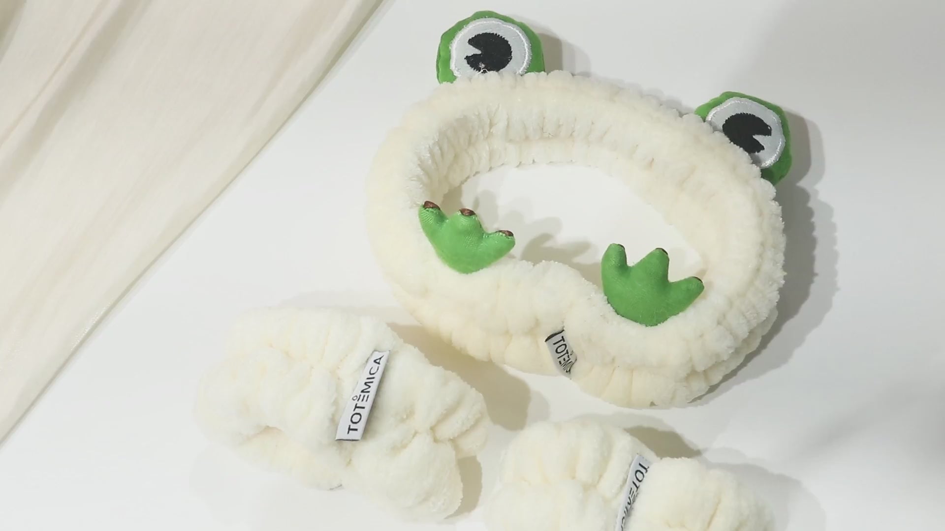 Spa Diadema y Muñequera Peekaboo Totemica | Cosméticos al por mayor