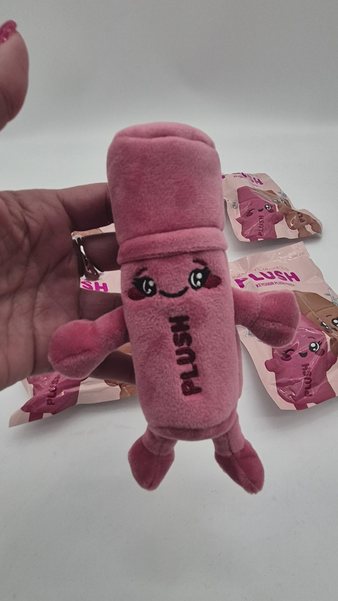 Bolsa de Felpa Llavero Peluche Beauty Creations | Cosméticos al por Mayor