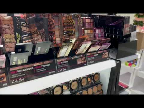 Exhibidor de Piso De Maquillaje - L.A. Girl | Cosméticos al por Mayor